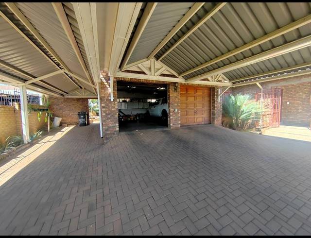 4 BEDROOM HOUSE FOR SALE IN MONTANA PARK